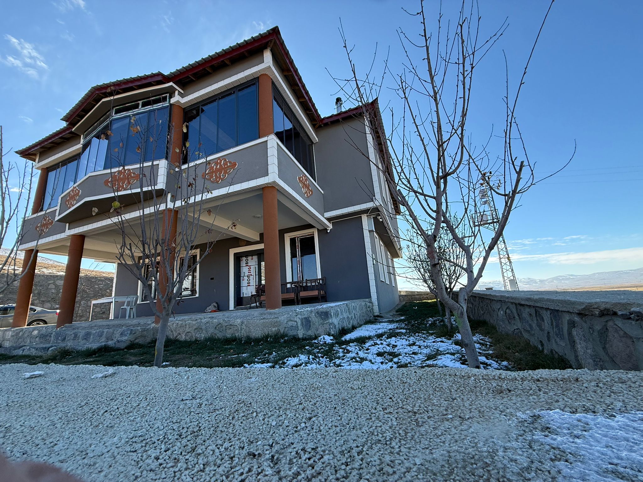 PALANDÖKEN'DE EŞSİZ ÇİFTLİK